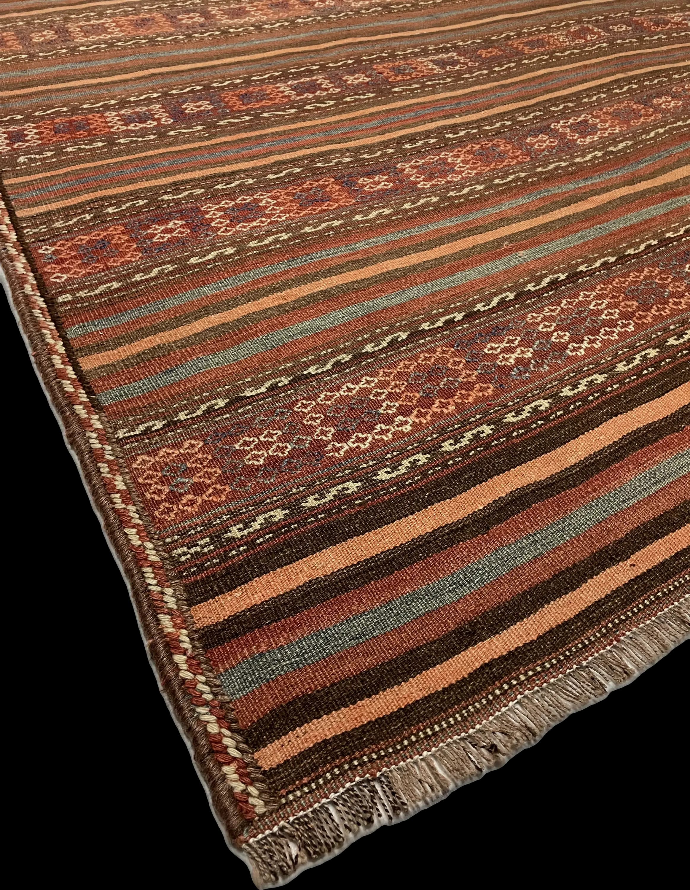 Corner, edge of the rug