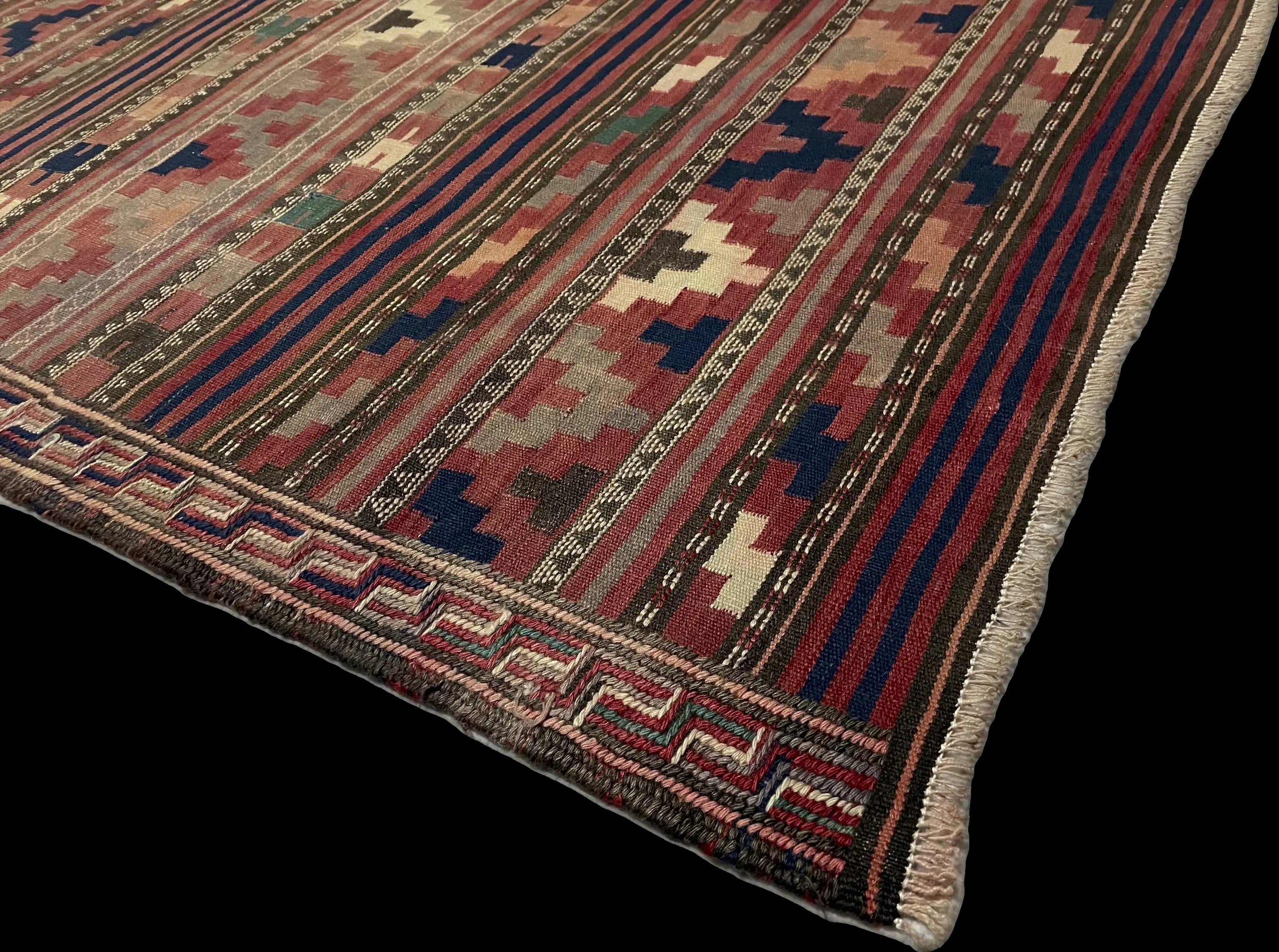 Corner, edge of the rug