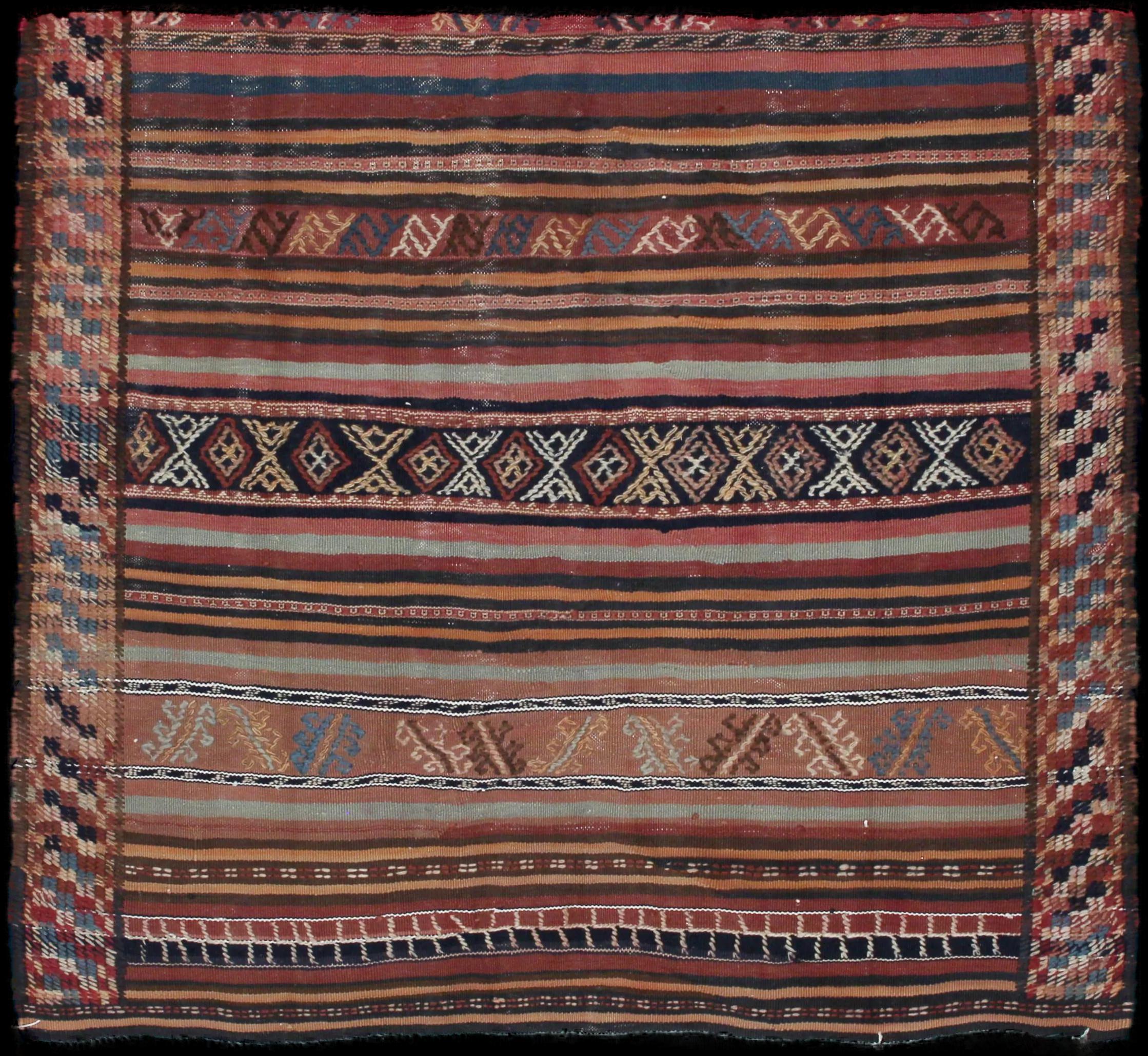 Complete view of the rug