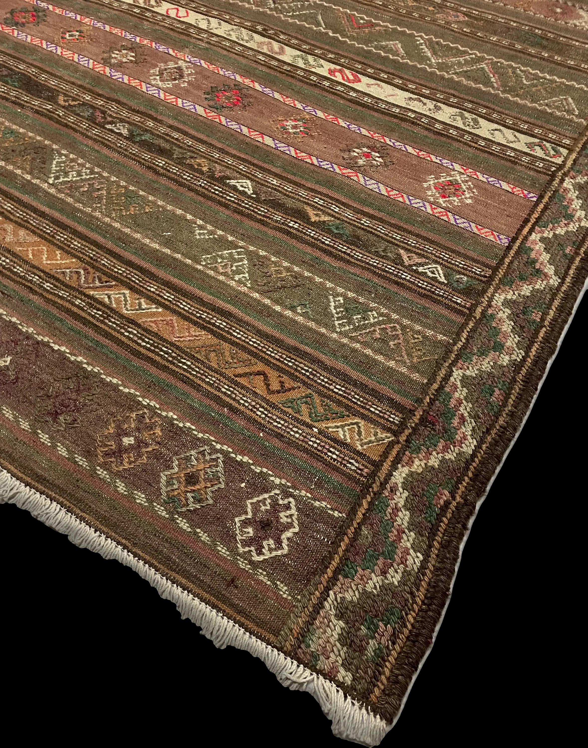 Corner, edge of the rug