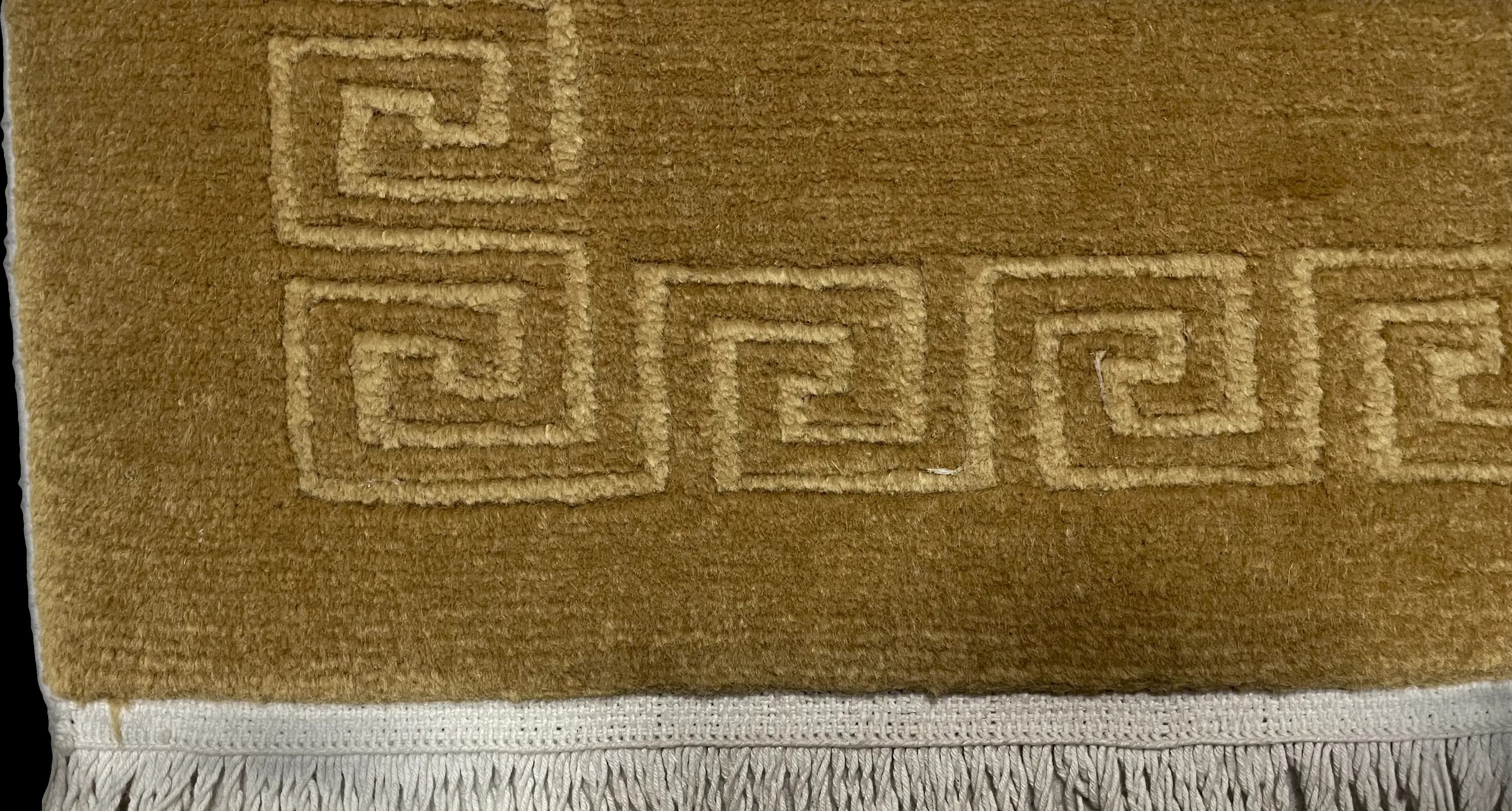 Corner, edge of the rug