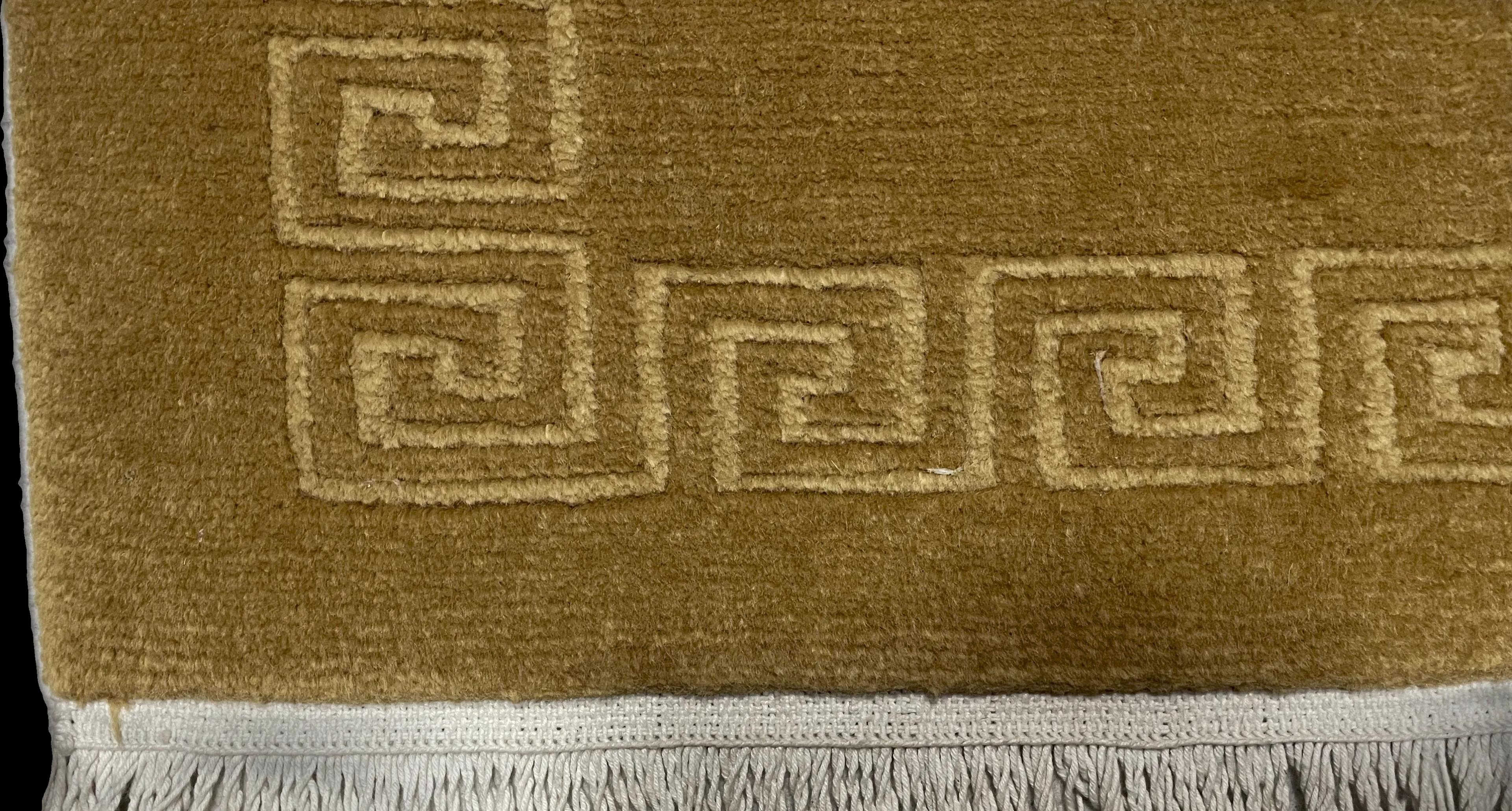 Corner, edge of the rug