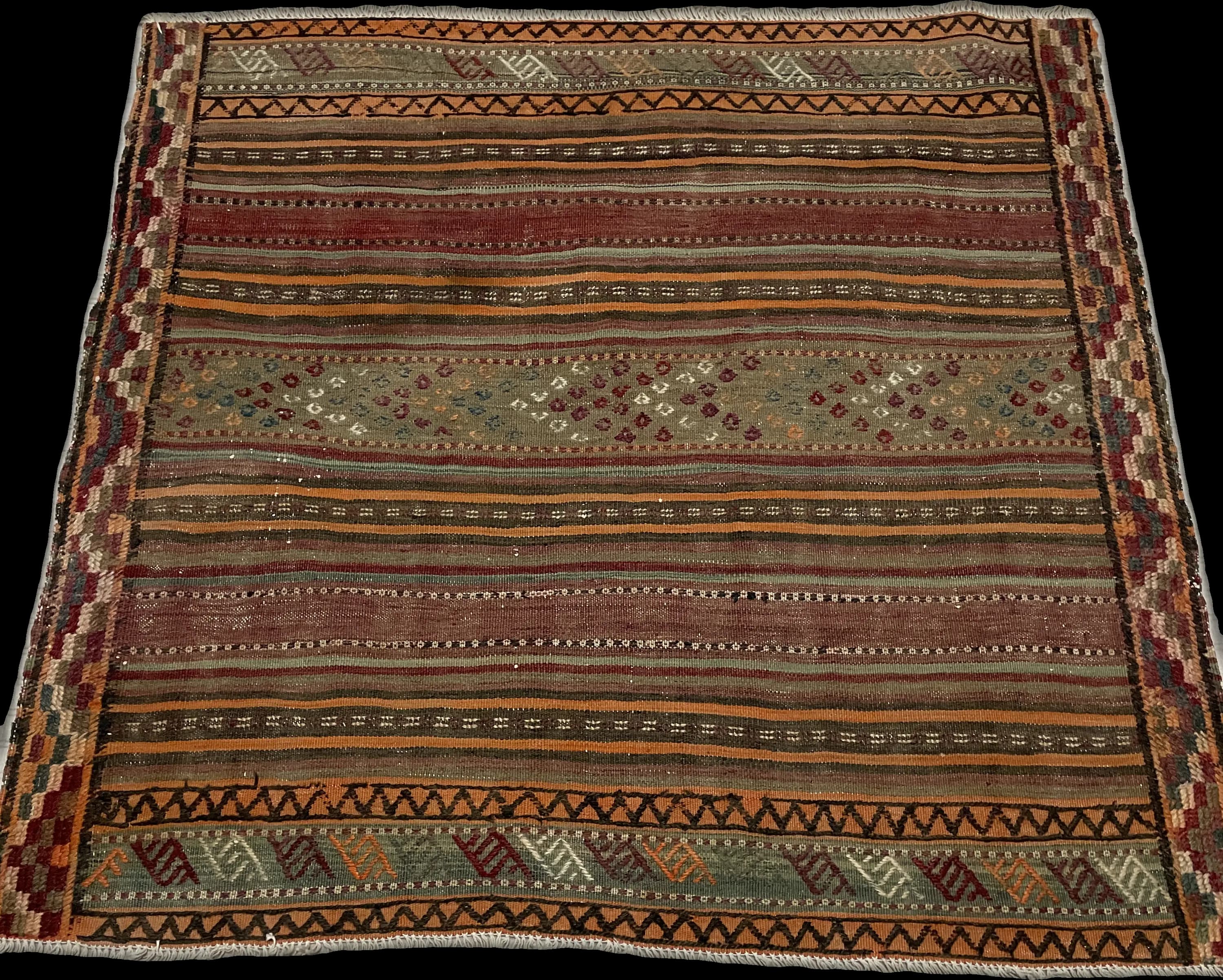 Perspective view of the rug